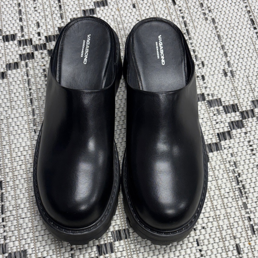 Vagabond Women's Black Slip-On clogs